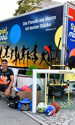 Mit Sport, Spiel und Glauben auf Tour
